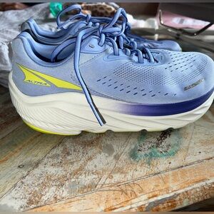 brand new altra running shoes🤍